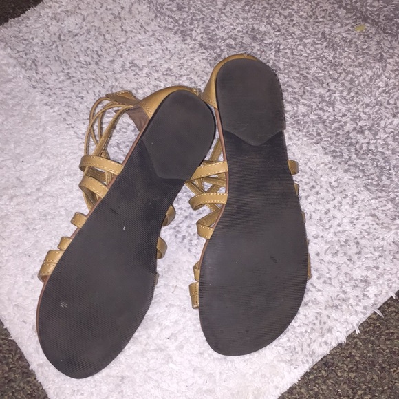 Cute tan sandals ! - Picture 4 of 4